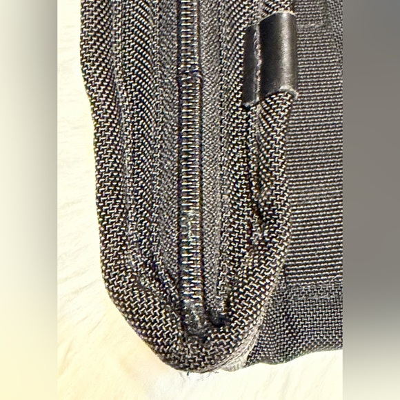 Tumi Vintage Nylon Briefcase with Red Logo Accent - Picture 4 of 14